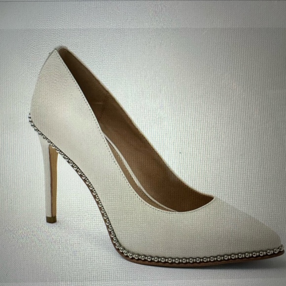 BCBGeneration Holli Pump - Picture 1 of 9
